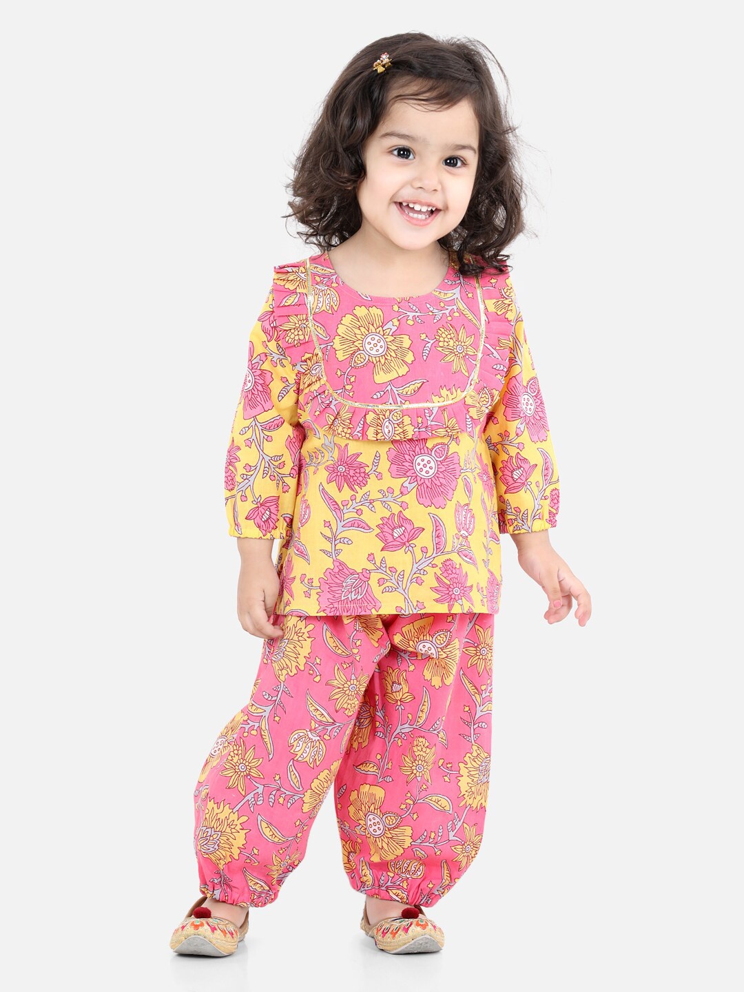 

BownBee Girls Printed Pure Cotton Top With Dhoti Pants, Yellow