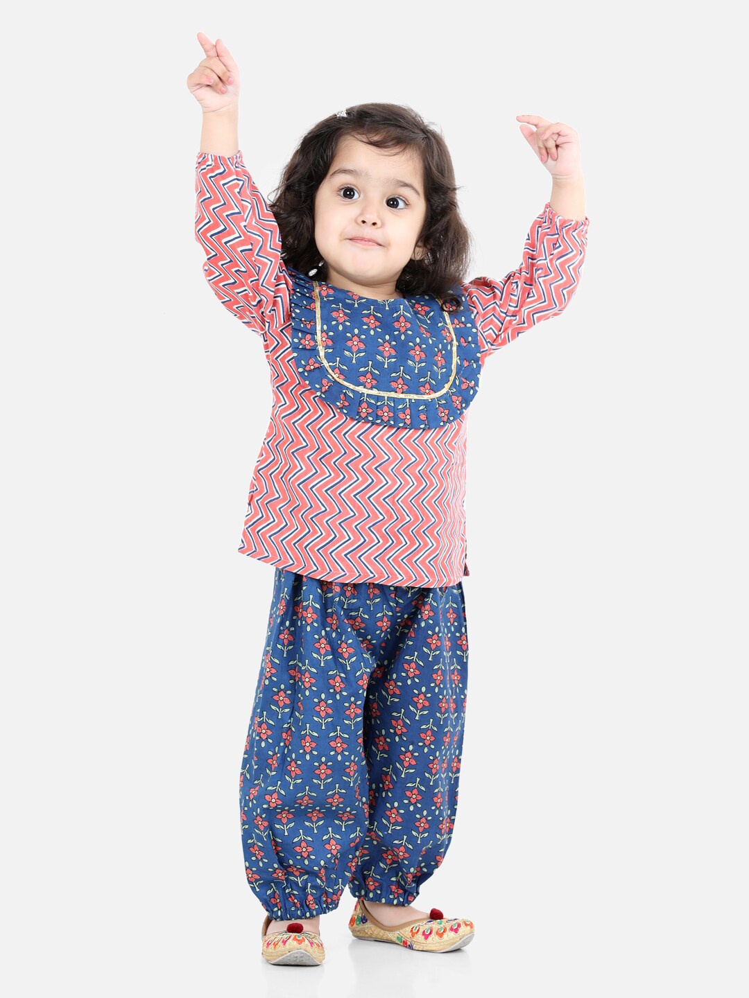 

BownBee Girls Printed Pure Cotton Top With Dhoti Pants, Peach