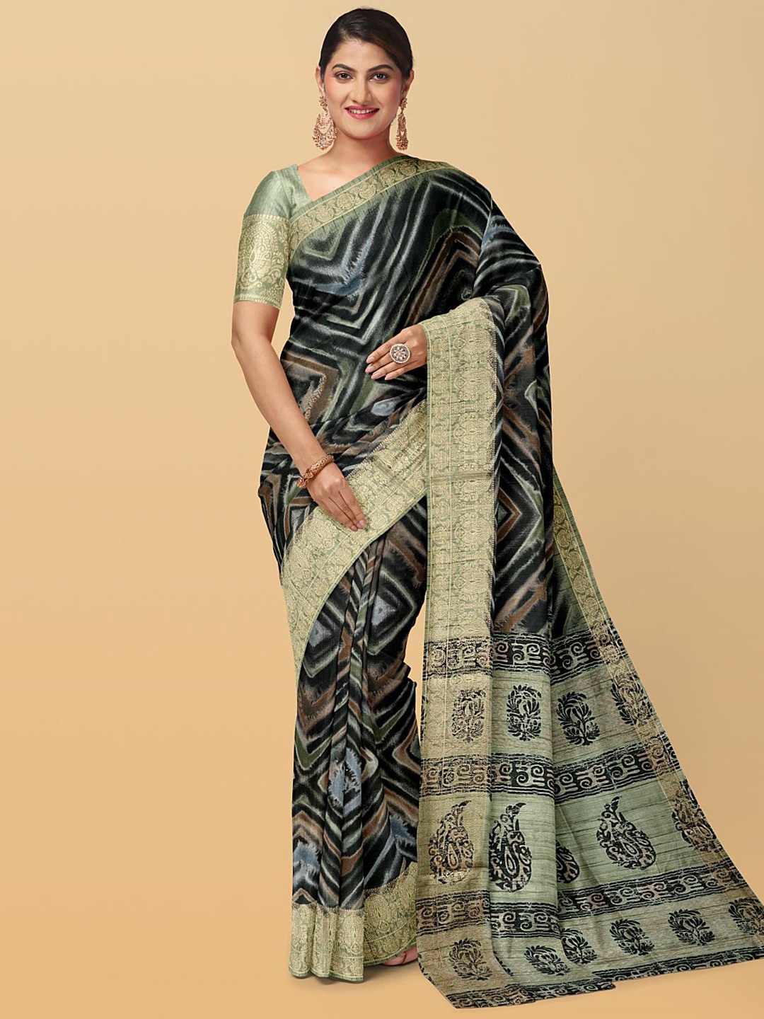 

Kalamandir Abstract Printed Zari Saree, Black