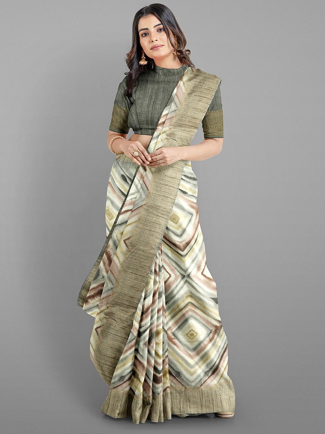 

Kalamandir Geometric Printed Saree With Blouse Piece, Green