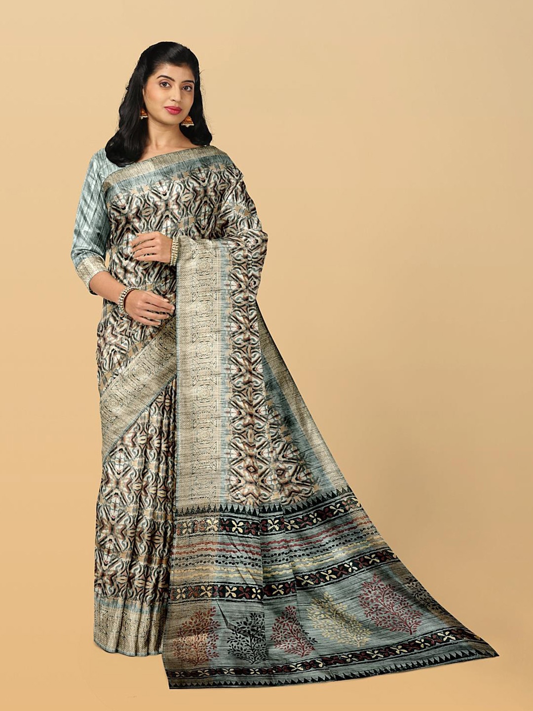 

Kalamandir Abstract Printed Zari Silk Blend Saree, Grey