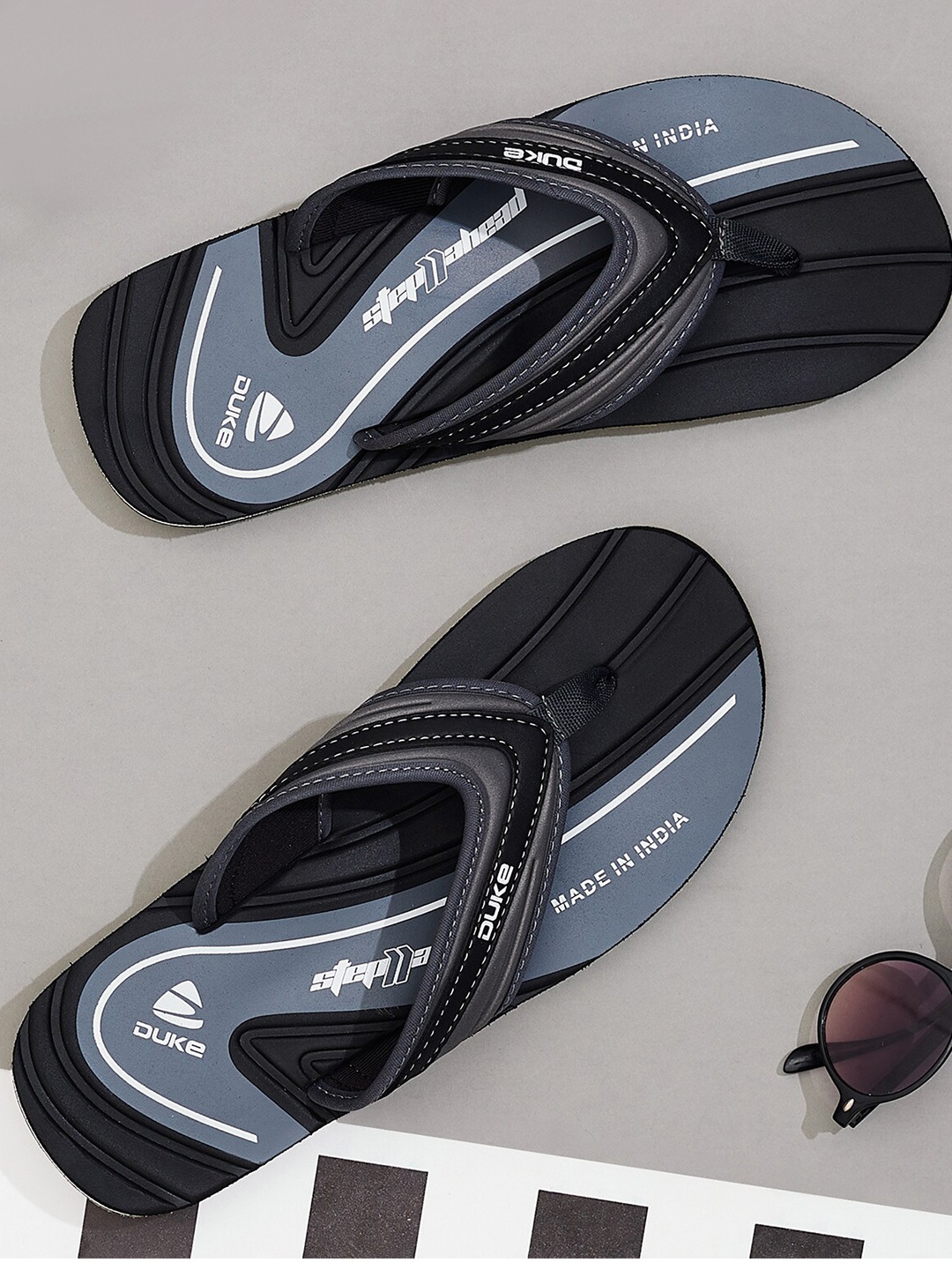 

Duke Men Printed Thong Flip-Flops, Black