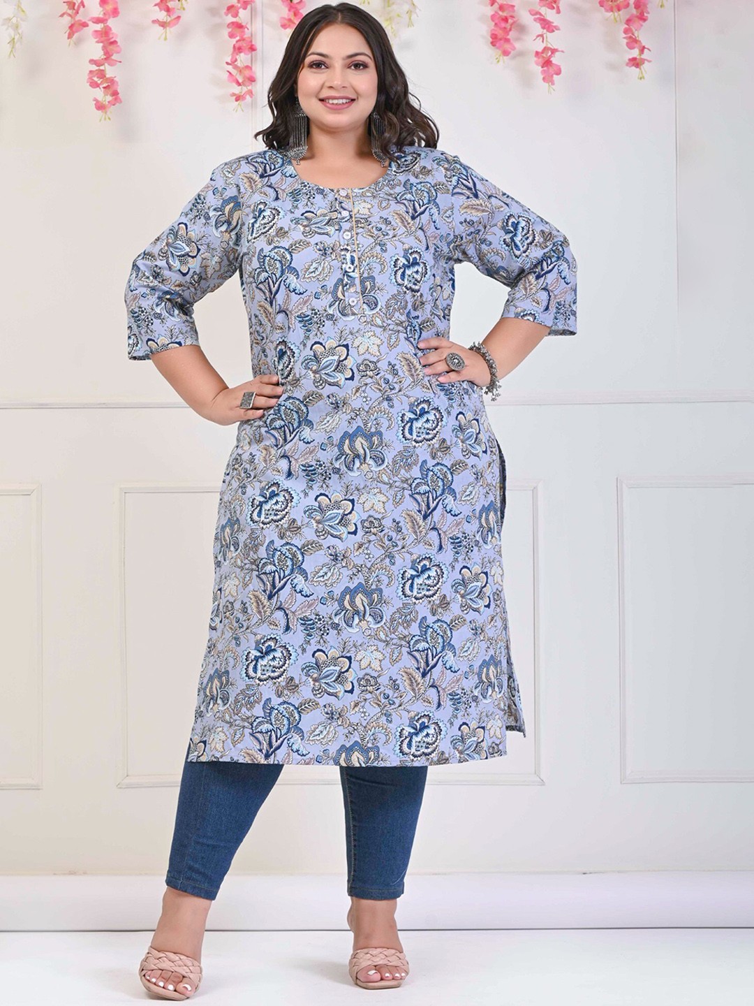 

Swasti Floral Printed Regular Pure Cotton Kurta, Grey