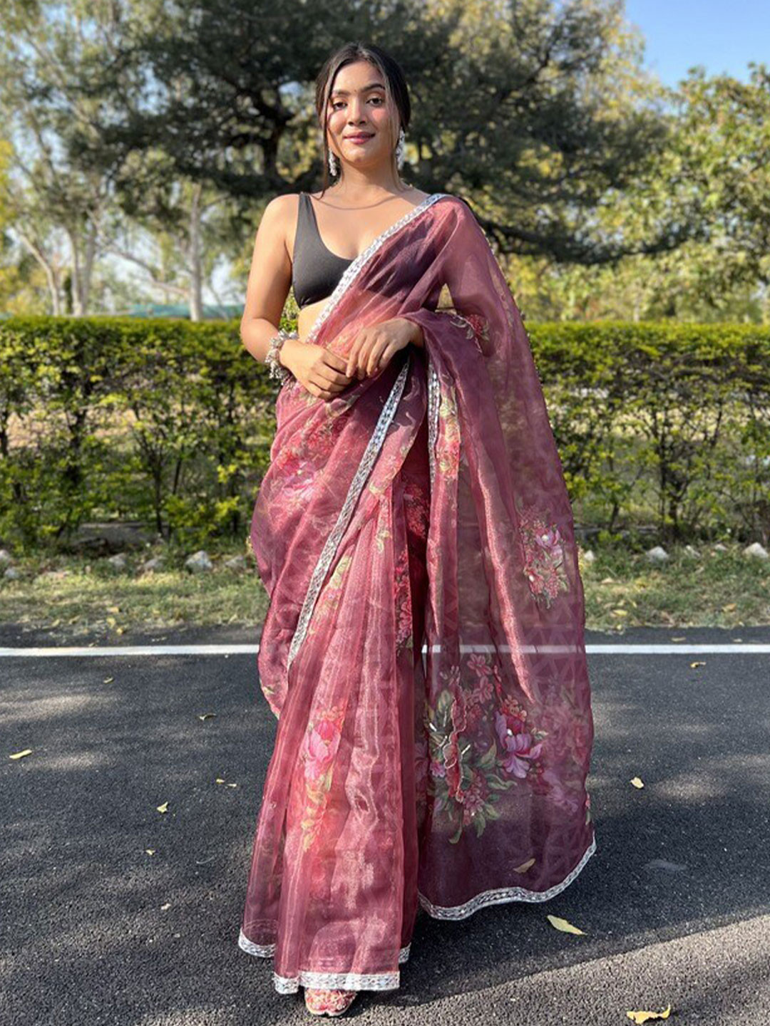 

Atulyam Tex World Floral Printed Organza Saree, Burgundy