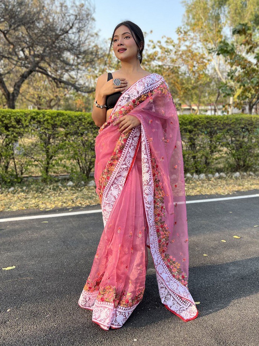 

Atulyam Tex World Floral Embroidered Organza Saree, Pink