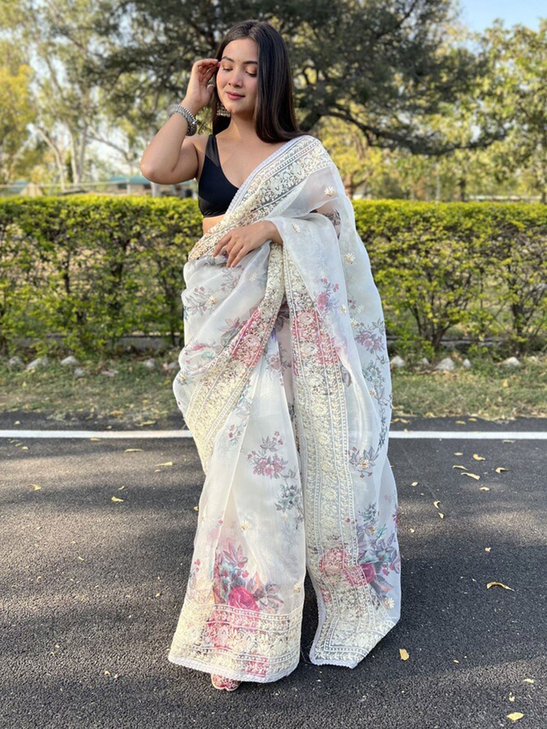 

Atulyam Tex World Floral Embroidered Organza Saree, White