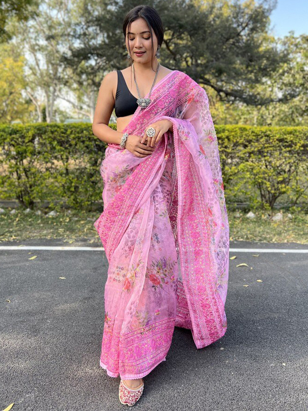 

Atulyam Tex World Floral Embroidered Organza Saree, Pink