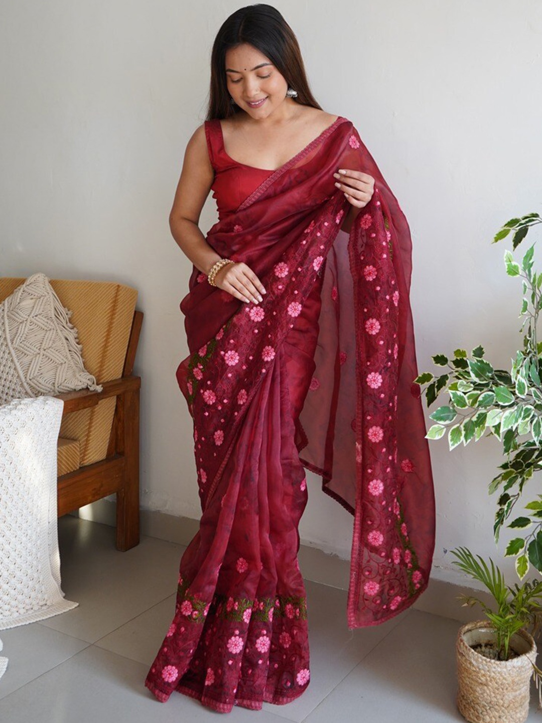 

Atulyam Tex World Floral Embroidered Organza Saree, Maroon
