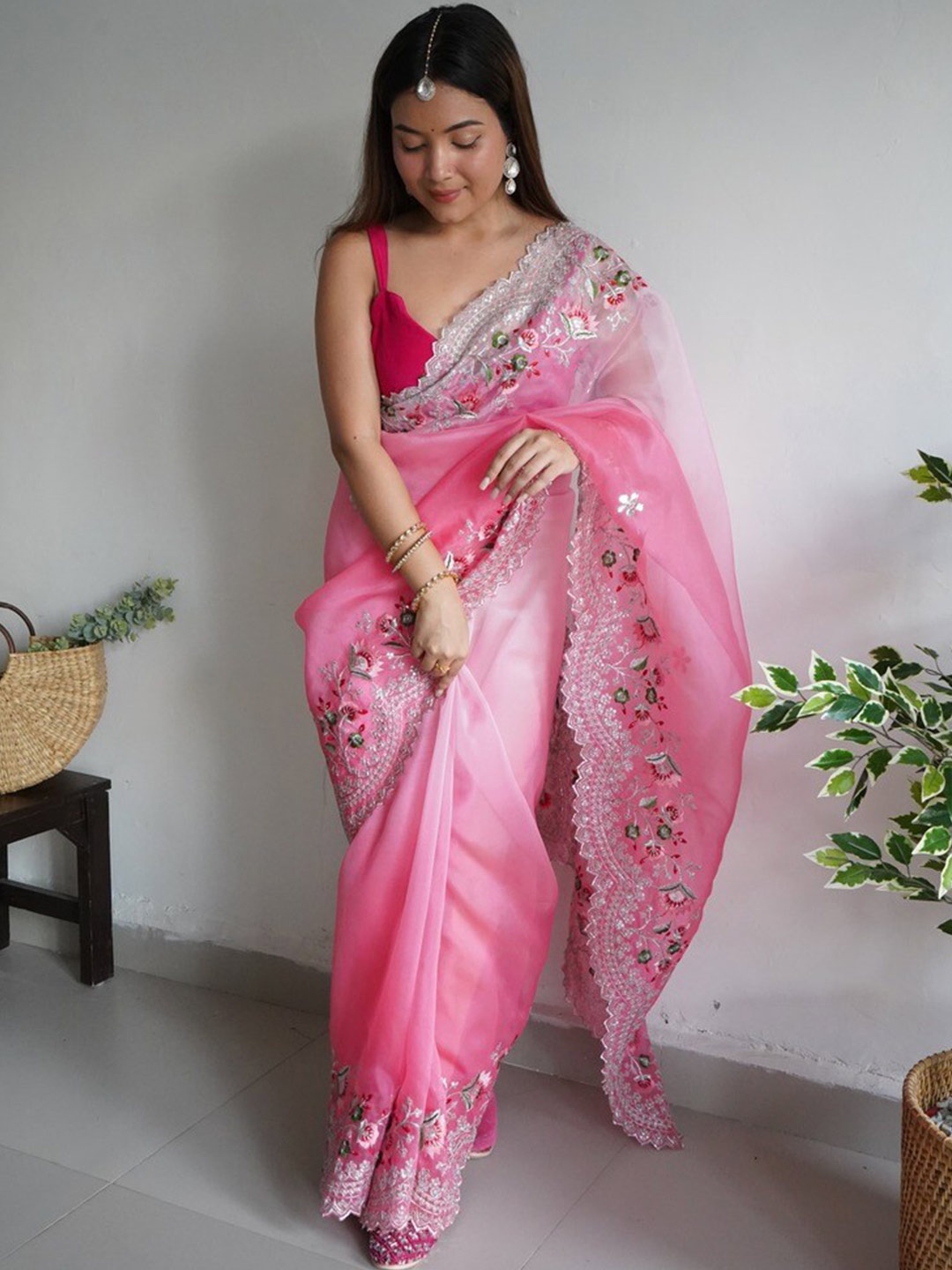

Atulyam Tex World Floral Embroidered Organza Saree, Red