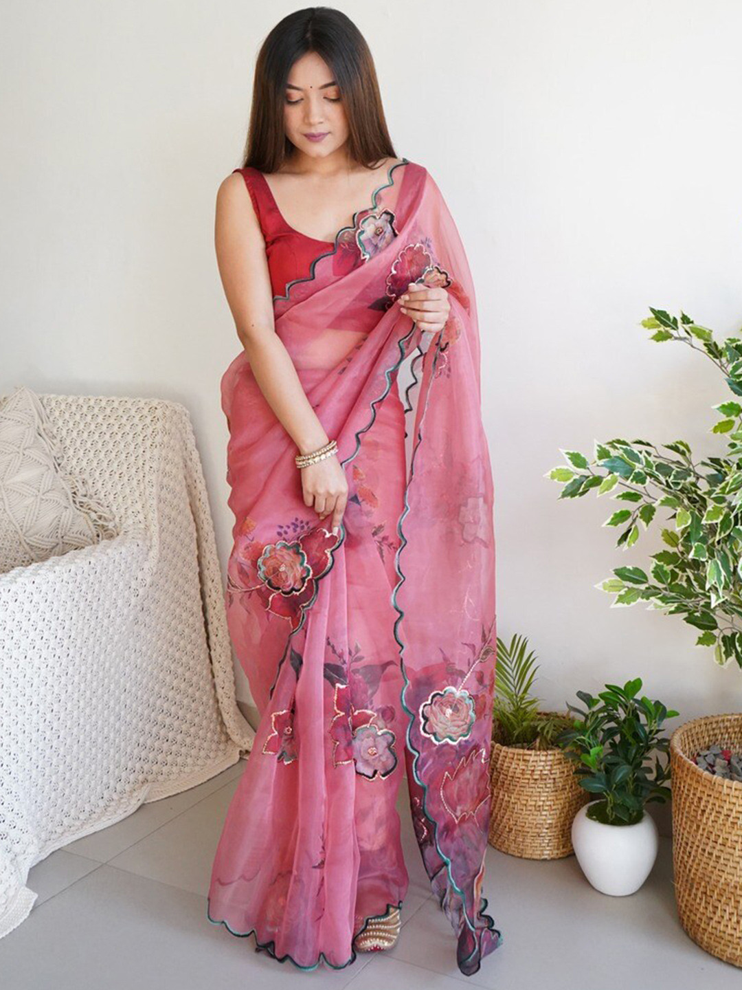 

Atulyam Tex World Floral Embroidered Organza Saree, Red