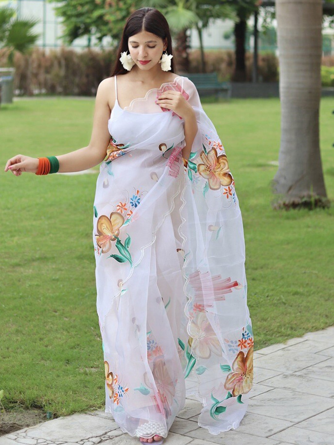 

Atulyam Tex World Floral Printed Organza Saree, White