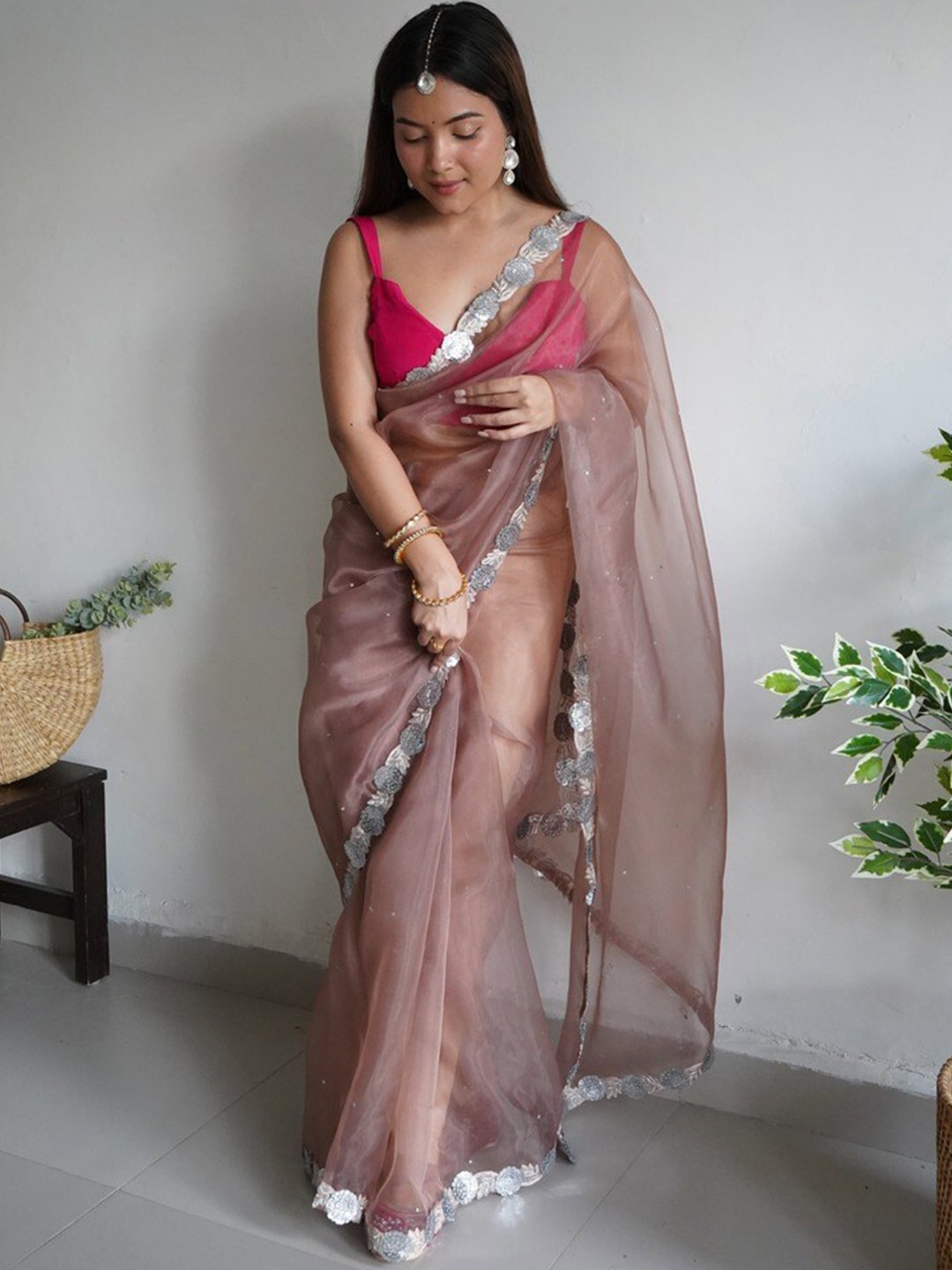 

Atulyam Tex World Embellished Sequinned Organza Saree, Brown