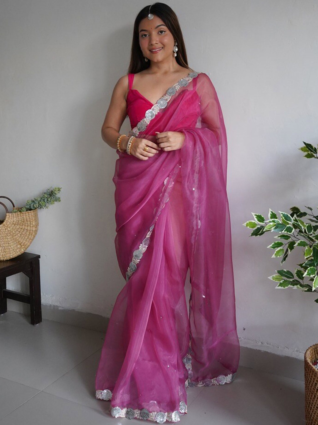 

Atulyam Tex World Sequinned Organza Saree, Burgundy