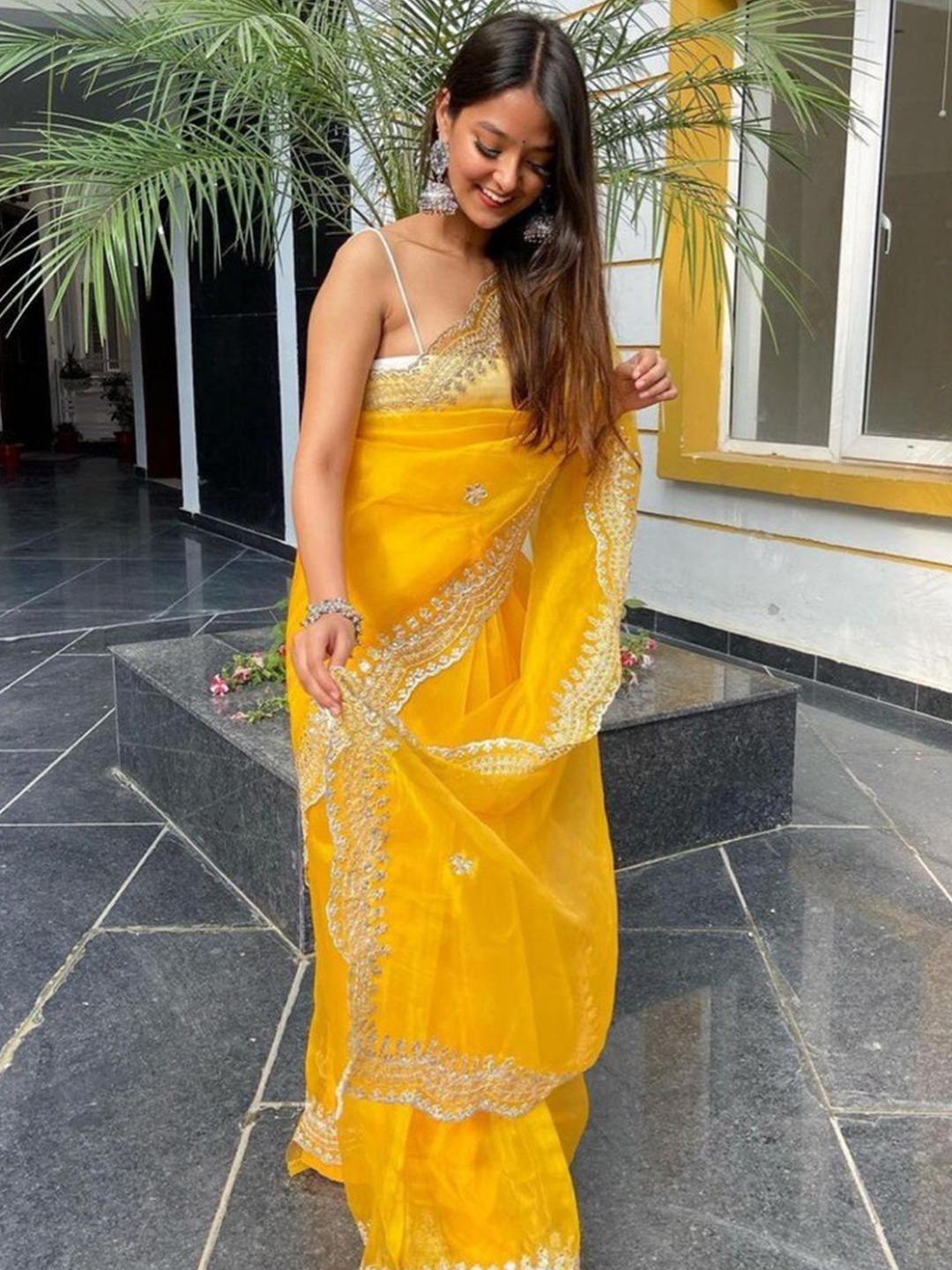 

Atulyam Tex World Ethnic Motifs Embroidered Organza Saree, Yellow
