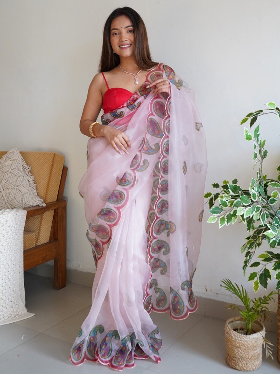 

Atulyam Tex World Paisley Beads and Stones Organza Saree, Pink