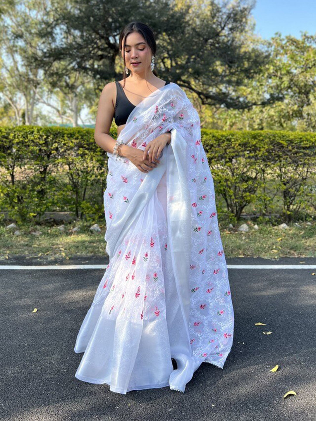

Atulyam Tex World Floral Embroidered Organza Saree, White