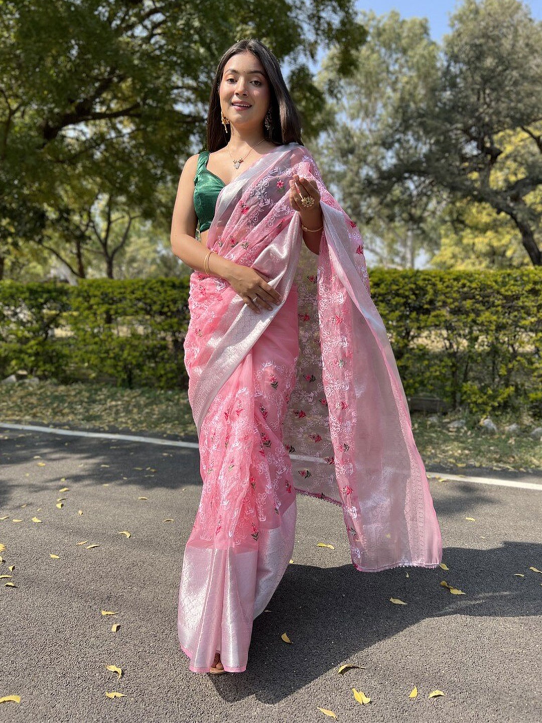 

Atulyam Tex World Floral Embroidered Zari Organza Saree, Pink