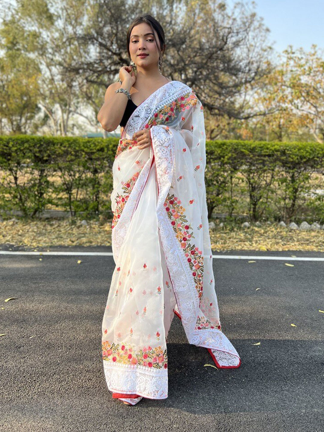 

Atulyam Tex World Embellished Embroidered Organza Saree, White