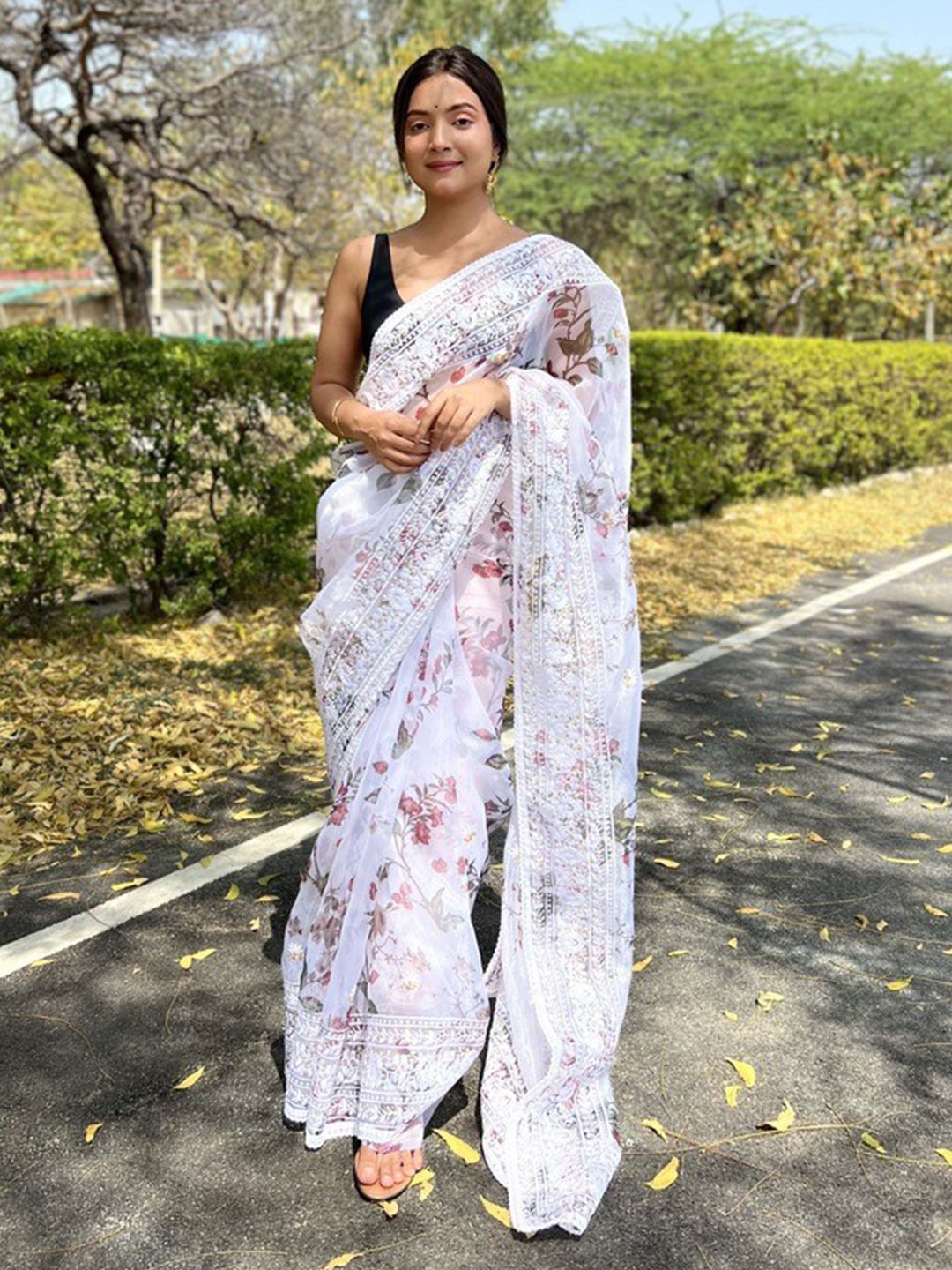 

Atulyam Tex World Floral Embroidered Organza Saree, White