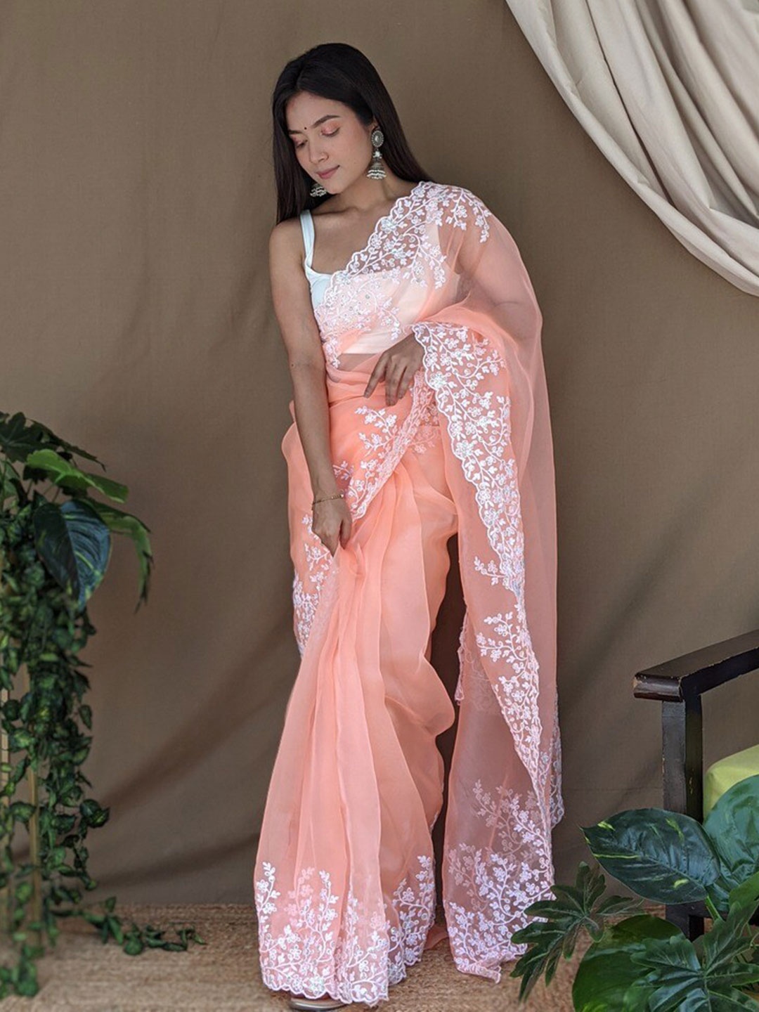 

Atulyam Tex World Floral Embroidered Organza Saree, Peach