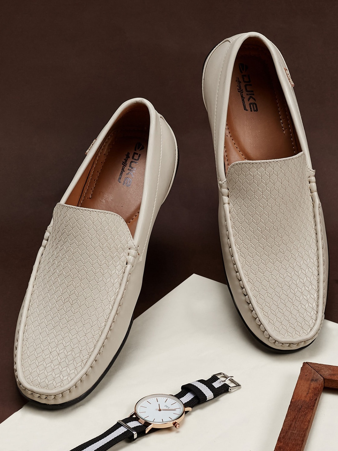 

Duke Men Textured Slip-On Loafers, Off white