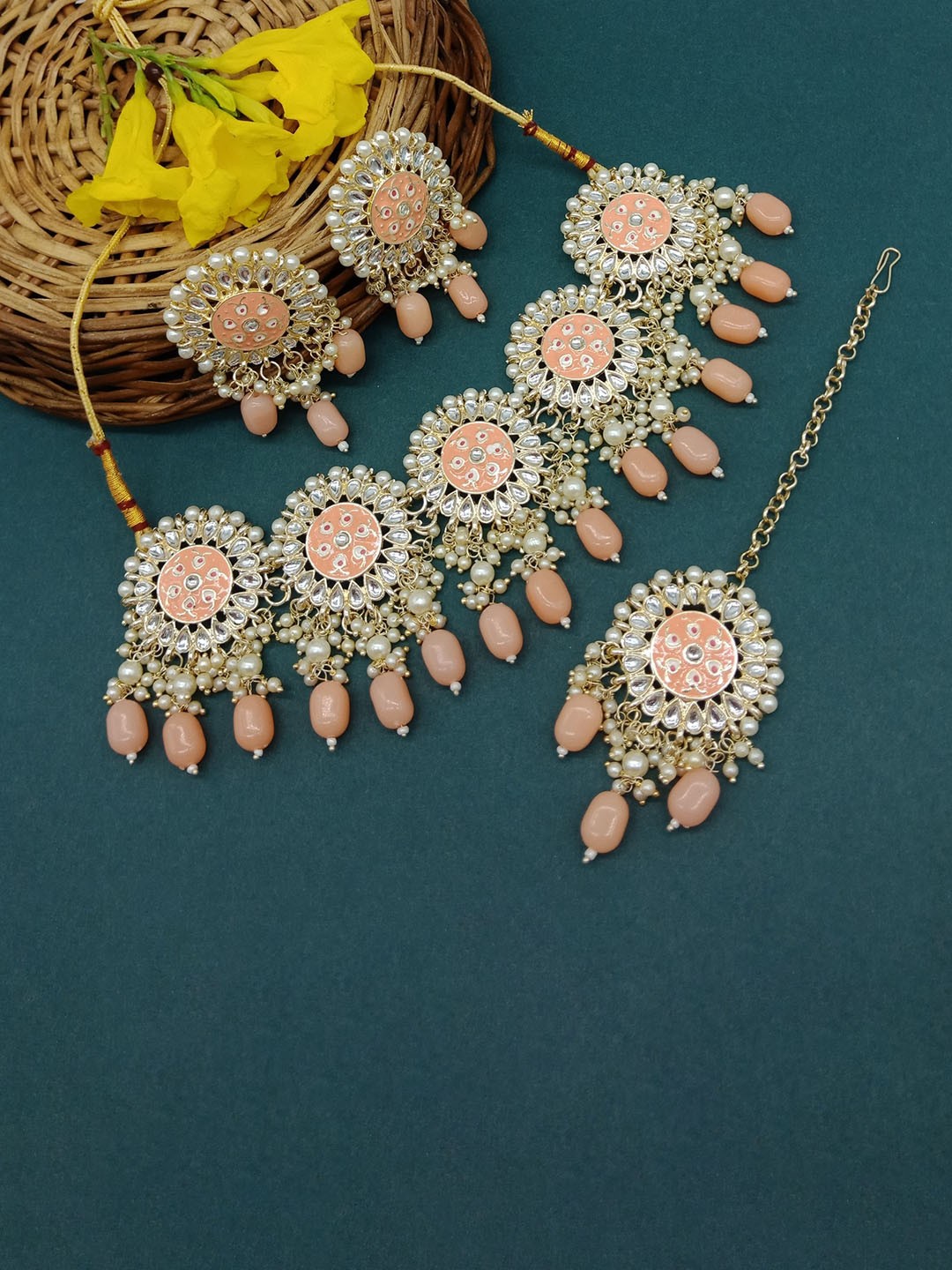 

AASHISH IMITATION Gold-Plated Kundan-Studded & Beaded Necklace & Earrings With Mang Tikka