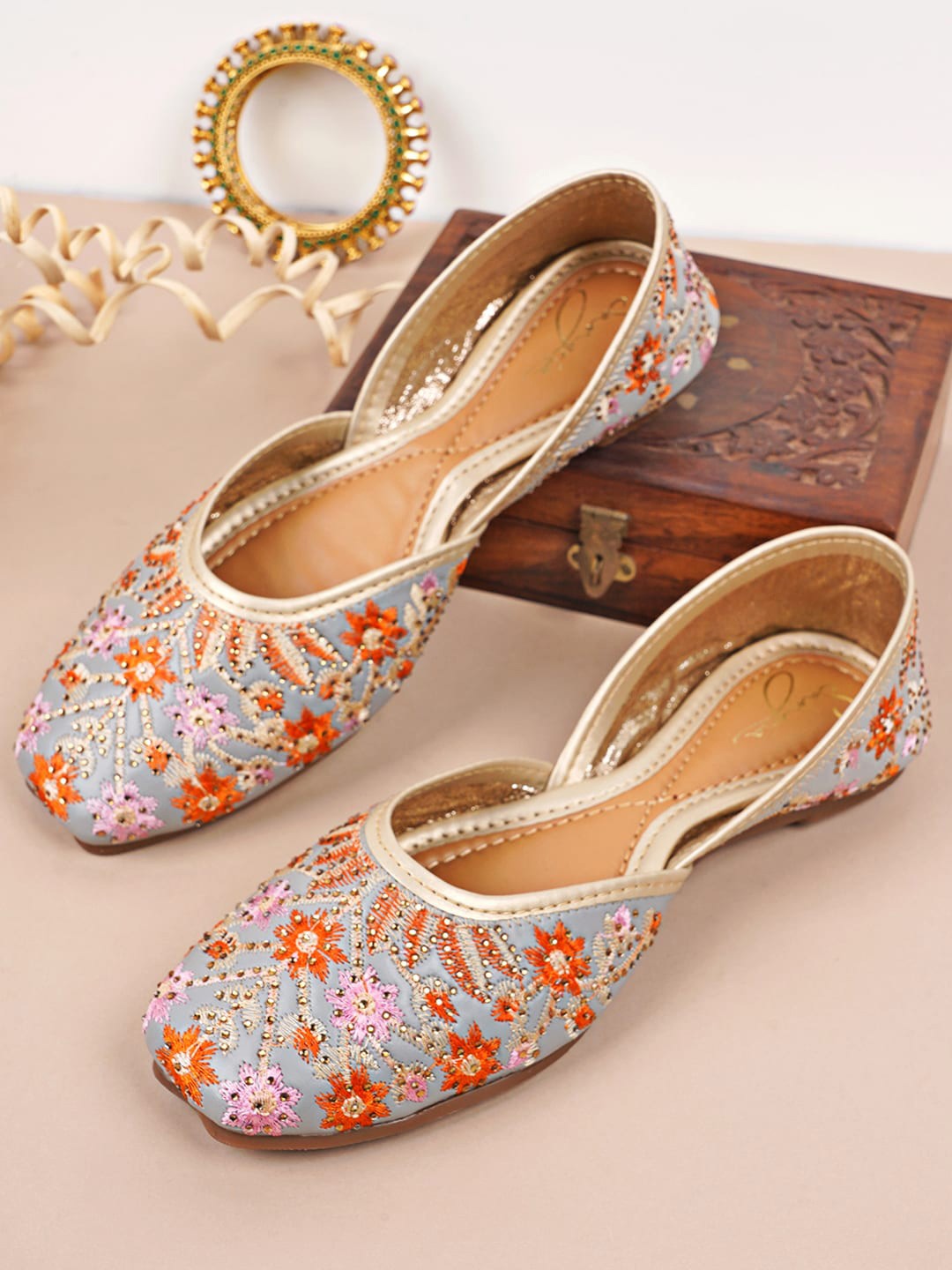 

Sangria Ethnic Floral Embroidered Embellished Mojaris, Grey