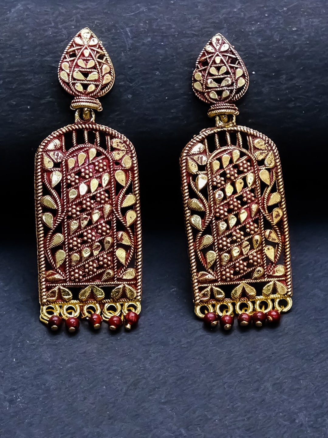 

Ibtida Gold-Plated Leaf Shaped Drop Earrings
