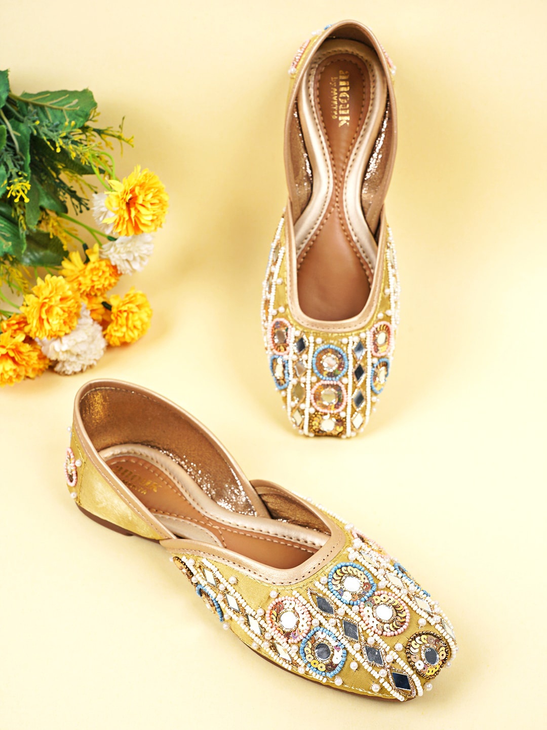 

Anouk Yellow And White Embellished Ethnic Mojaris