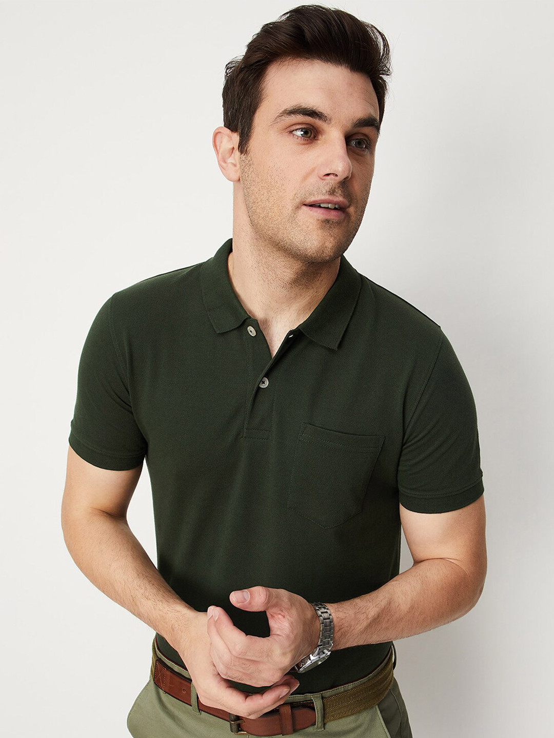 

max Men Green V-Neck Pockets T-shirt