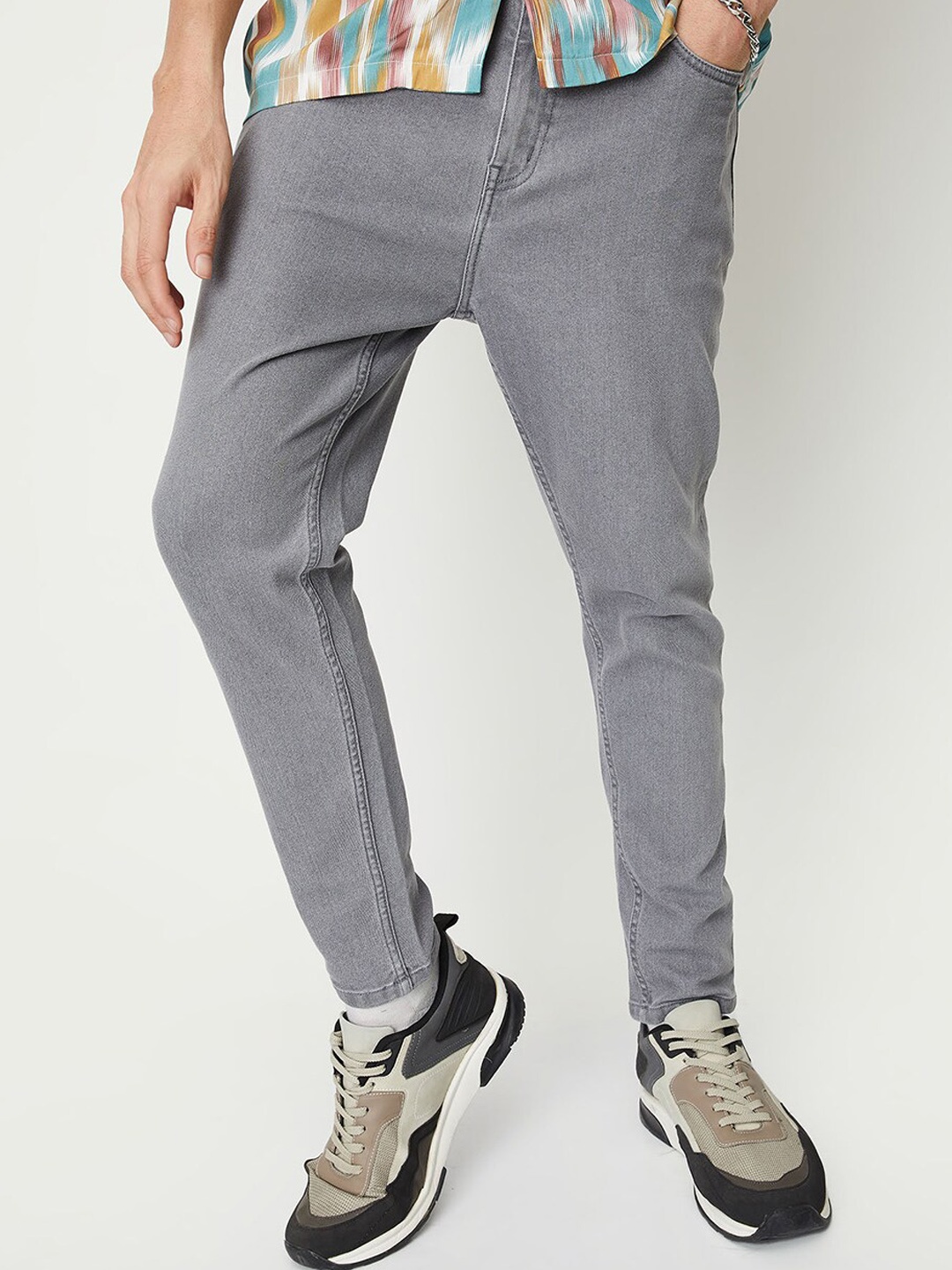 

max Men Clean Look Mid-Rise Cotton Jeans, Grey