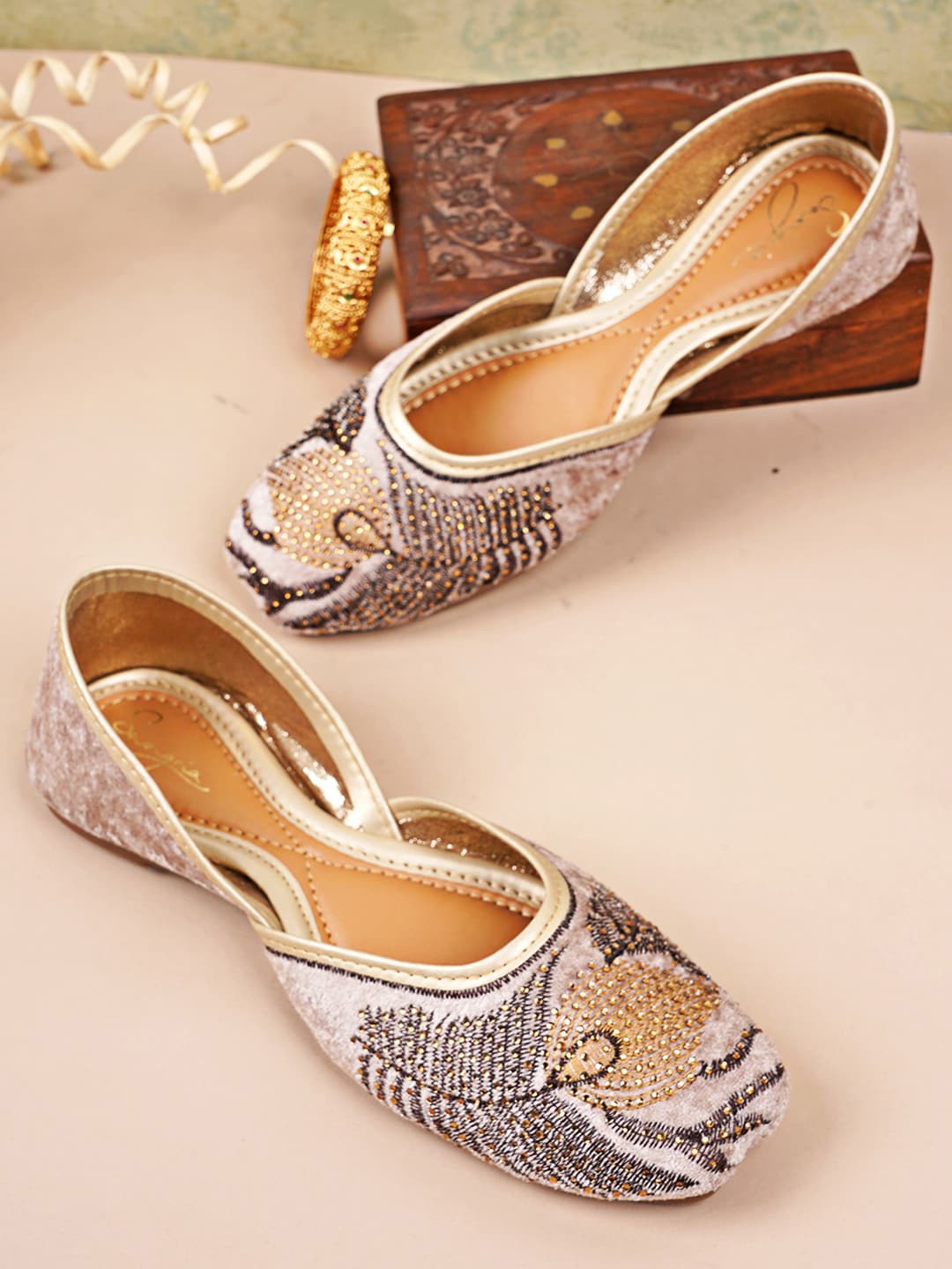 

Sangria Grey And Black Embroidered Ethnic Mojaris