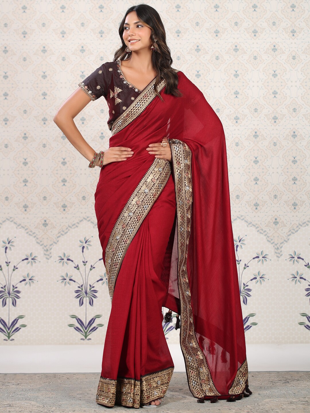 

Ode by House of Pataudi Red & Gold-Toned Embroidery Detailed Saree