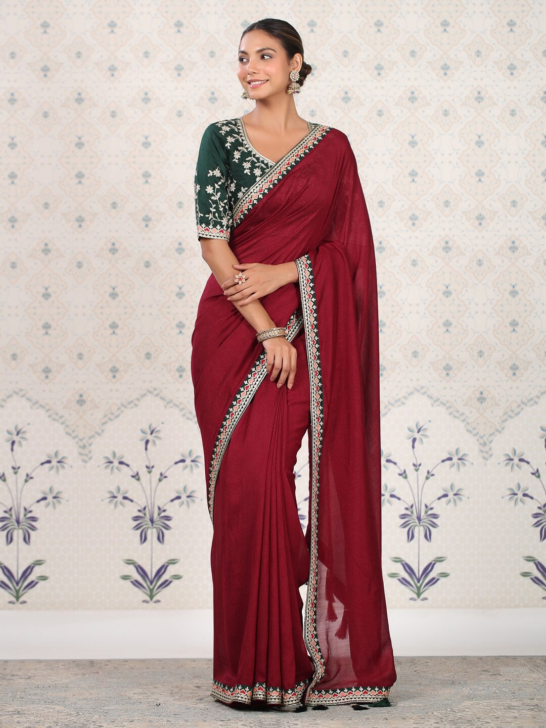

Ode by House of Pataudi Brown & Green Embroidered Border Saree
