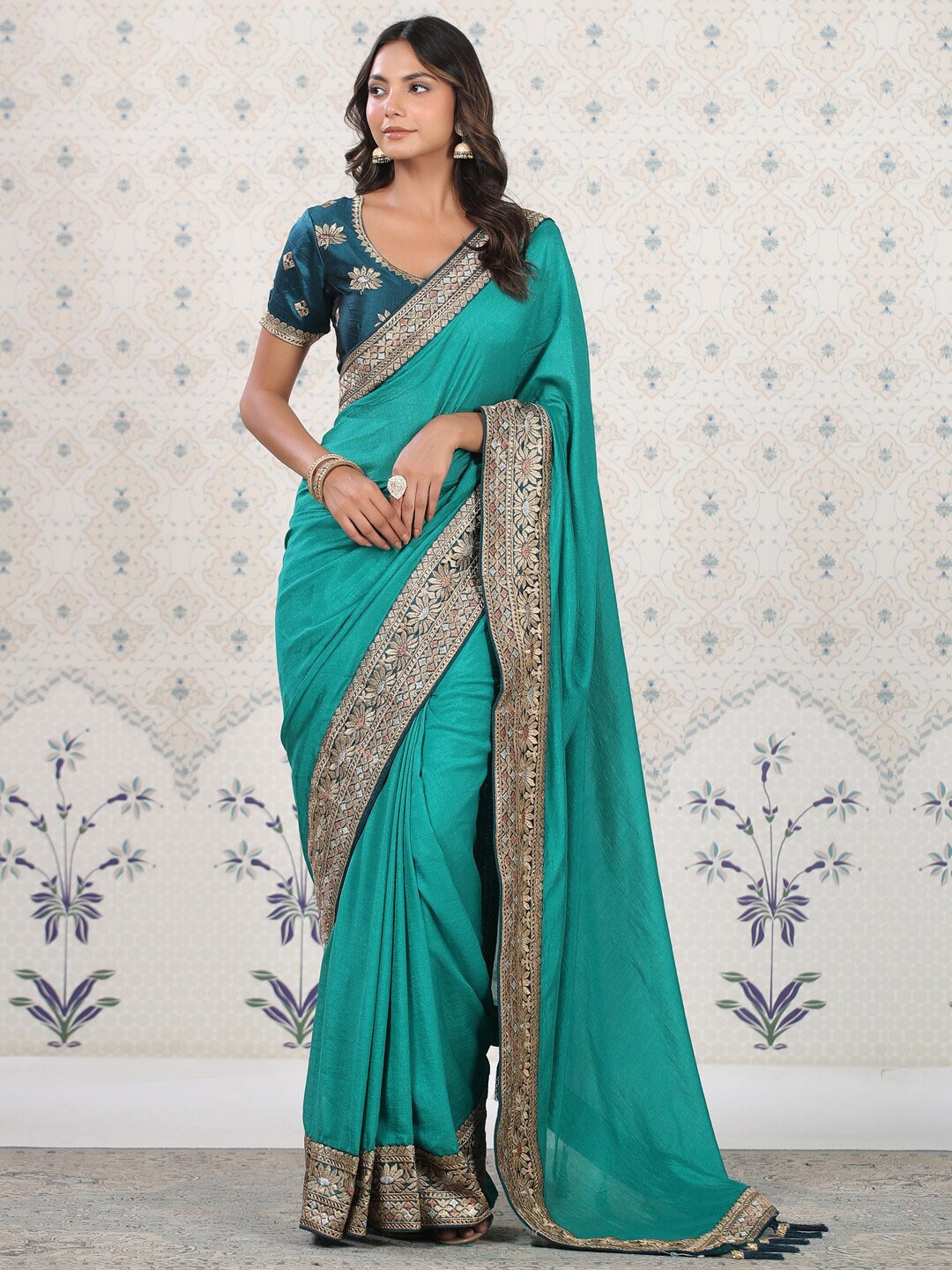 

Ode by House of Pataudi Sea Green & Gold-Toned Embroidery Detailed Saree