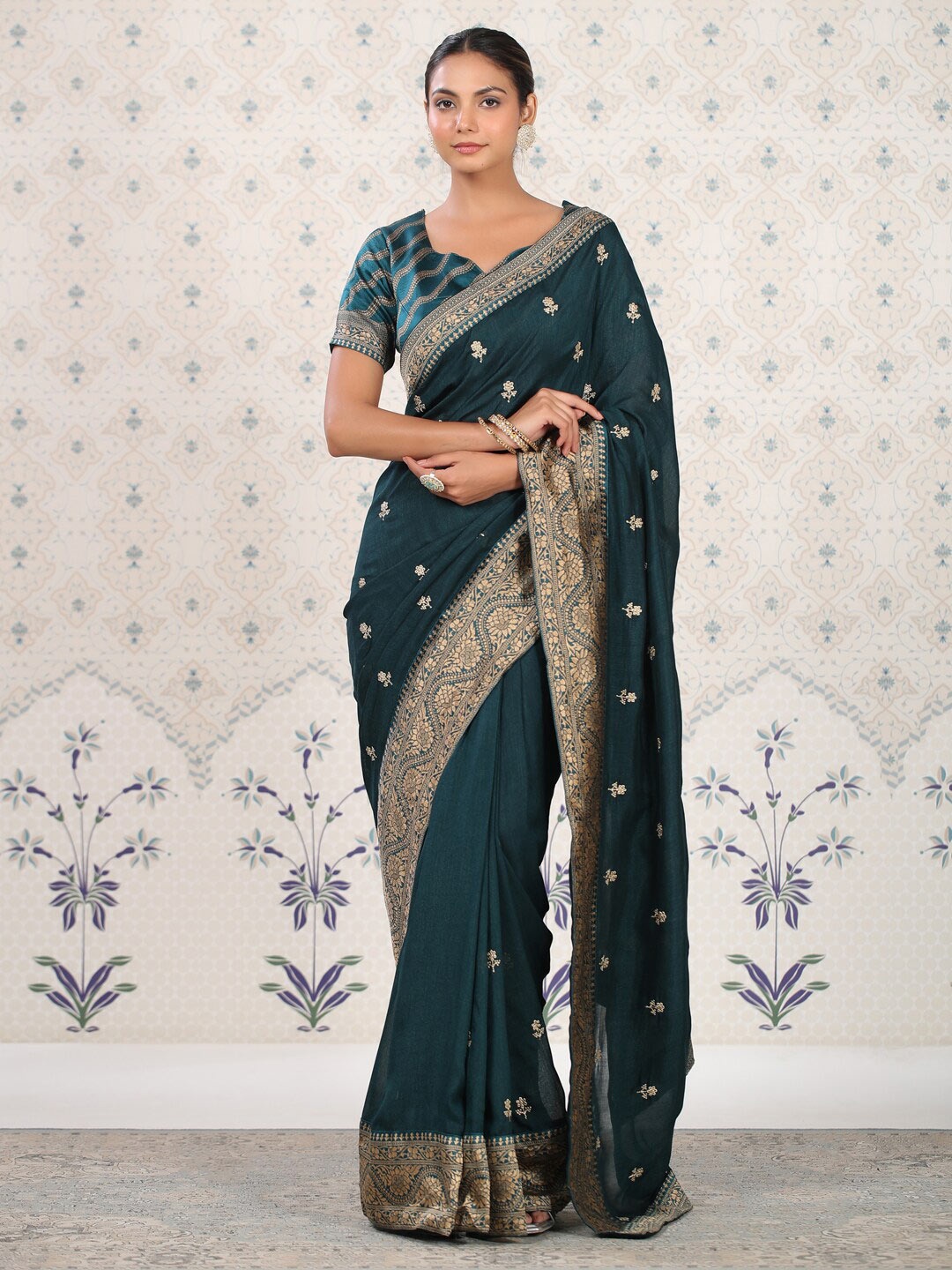 

Ode by House of Pataudi Teal & Gold-Toned Ethnic Motifs Embroidered Saree