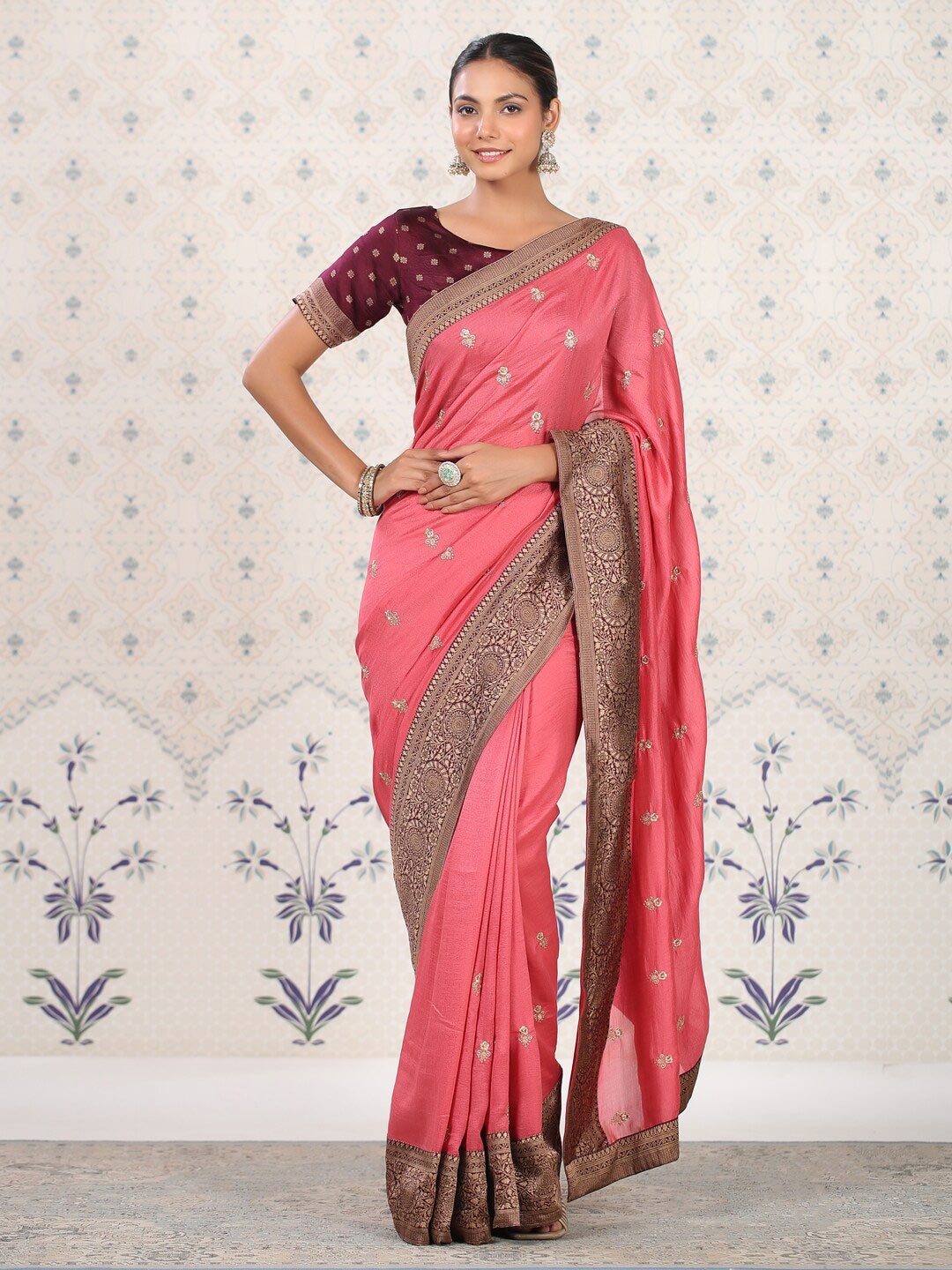 

Ode by House of Pataudi Pink & Brown Floral Embroidered Saree