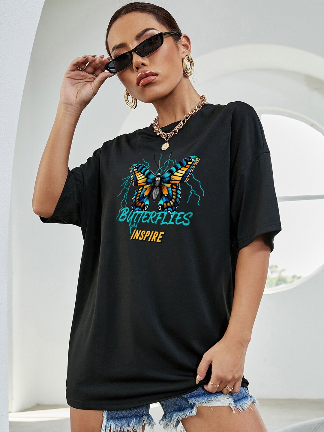 

StyleCast Black Graphic Printed Drop-Shoulder Longline T-Shirt