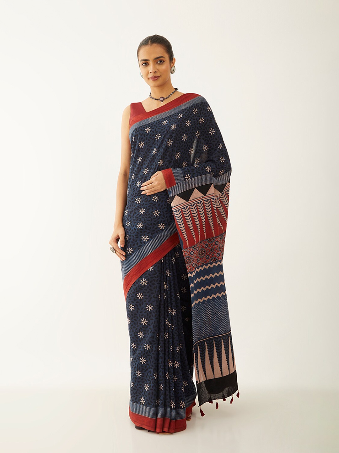 

Taneira Floral Pure Cotton Block Print Saree, Blue