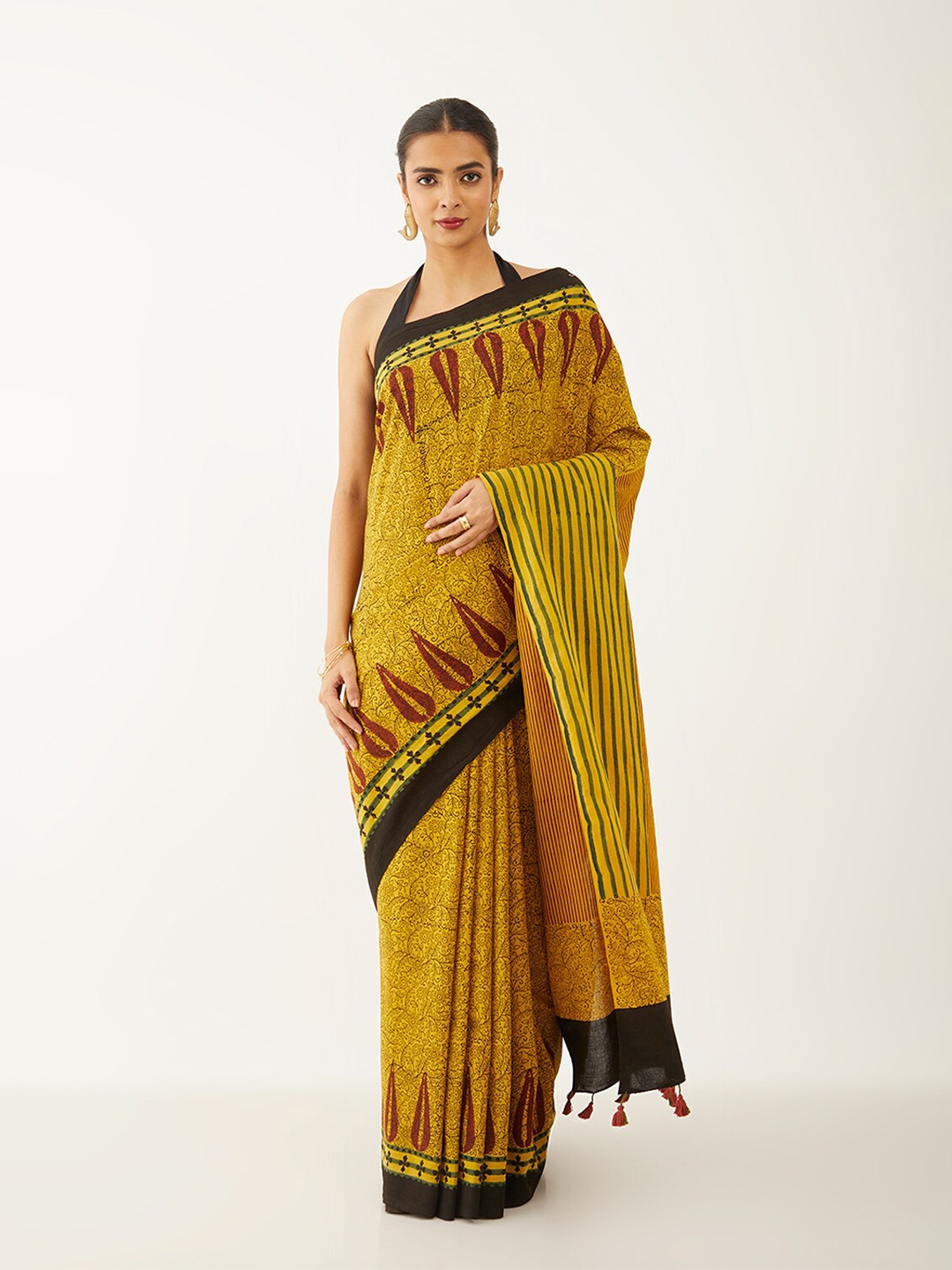 

Taneira Floral Block Printed Pure Cotton Saree, Yellow