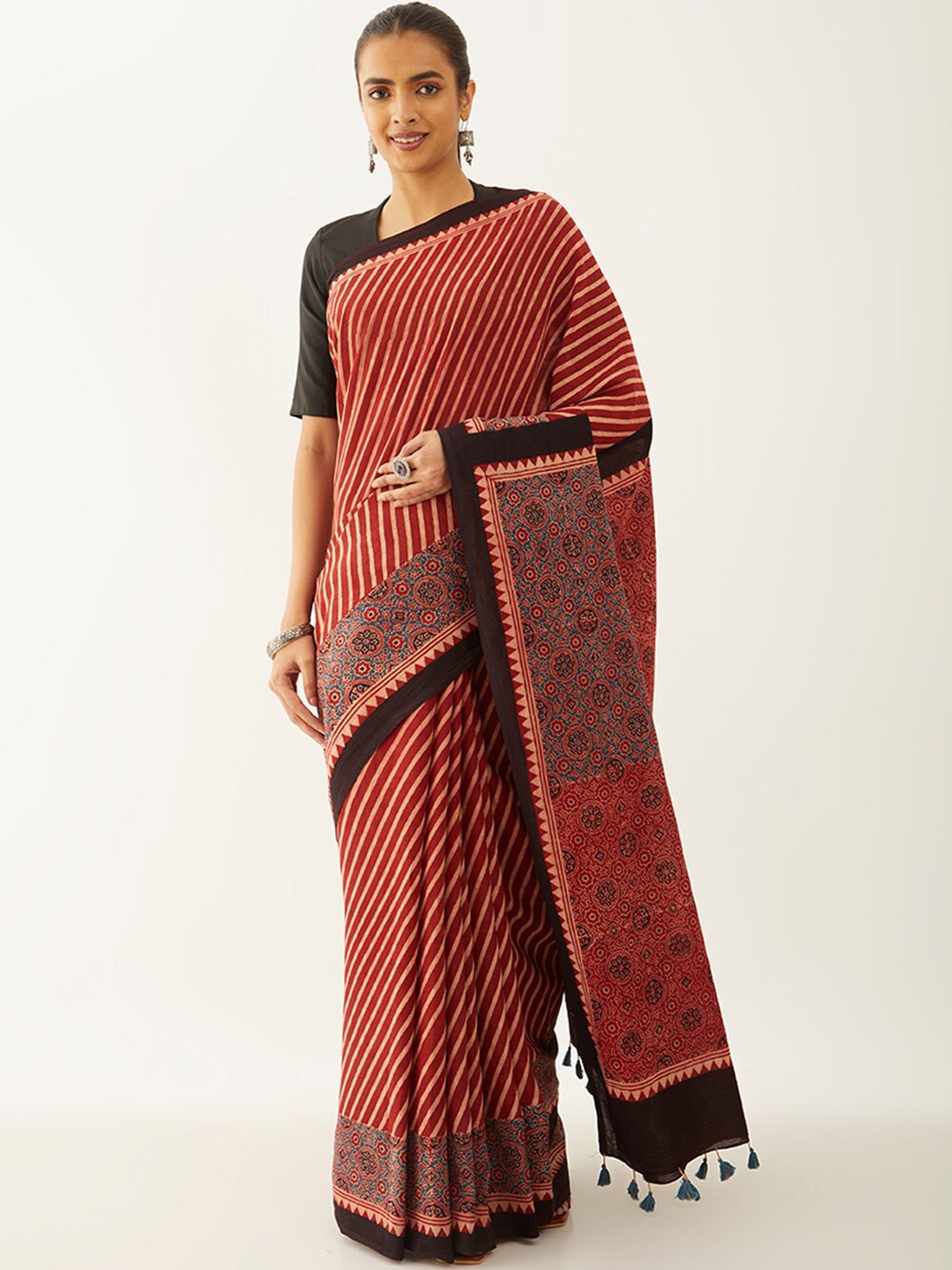 

Taneira Striped Block Printed Pure Cotton Saree, Red