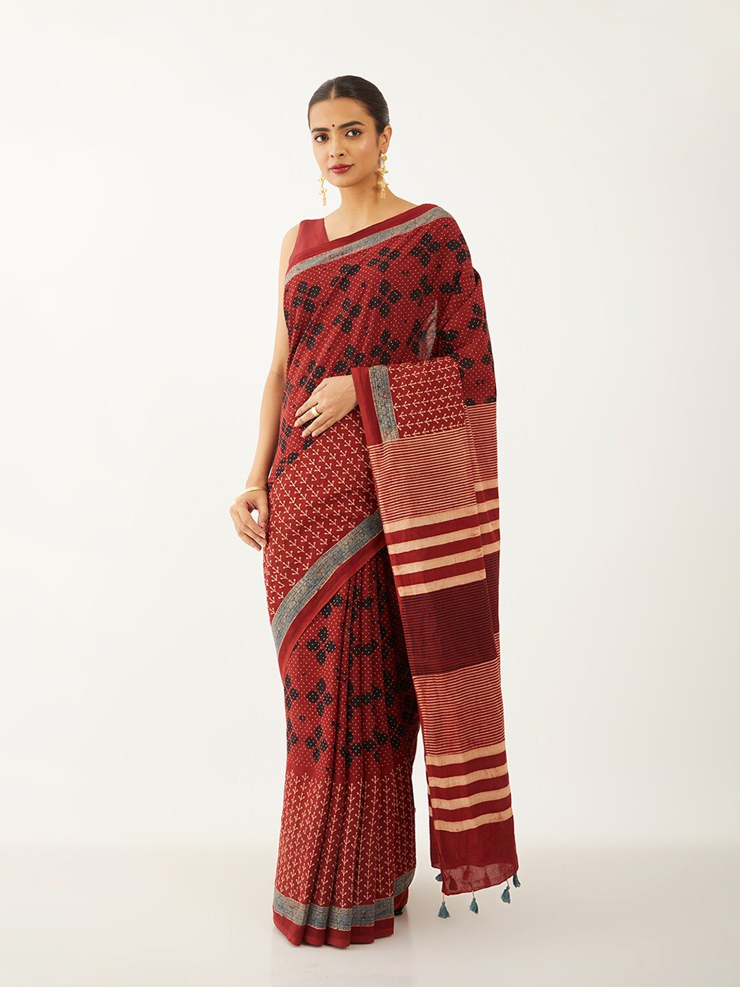 

Taneira Floral Block Printed Pure Cotton Saree, Red