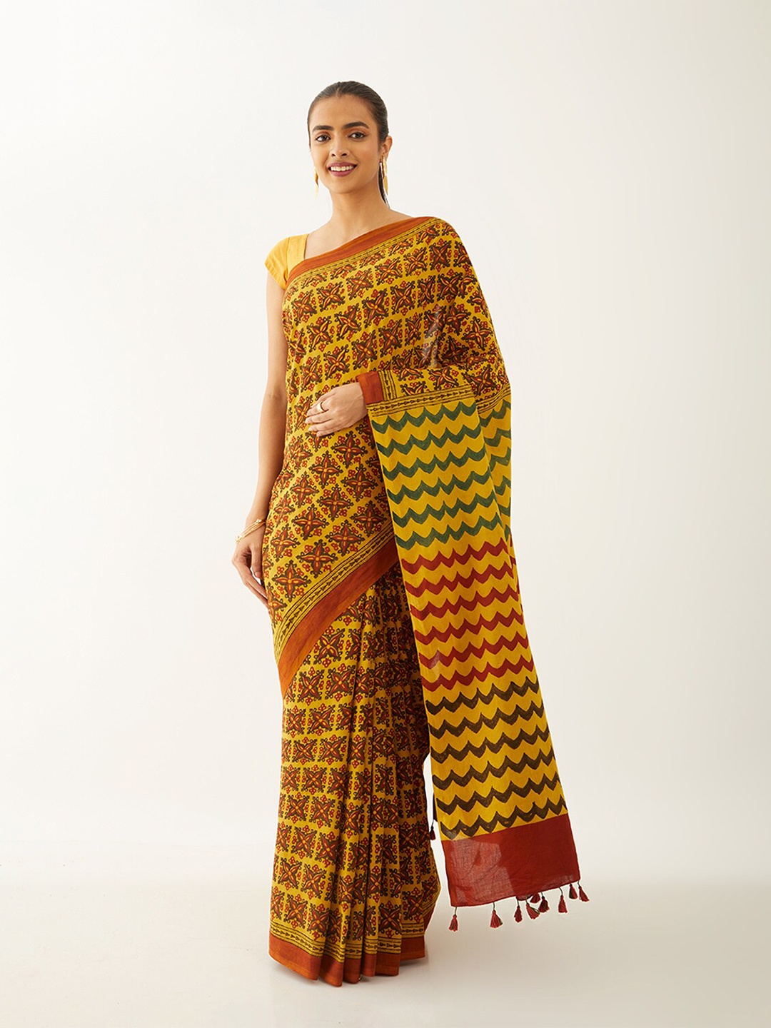 

Taneira Ethnic Motifs Block Printed Pure Cotton Saree, Yellow