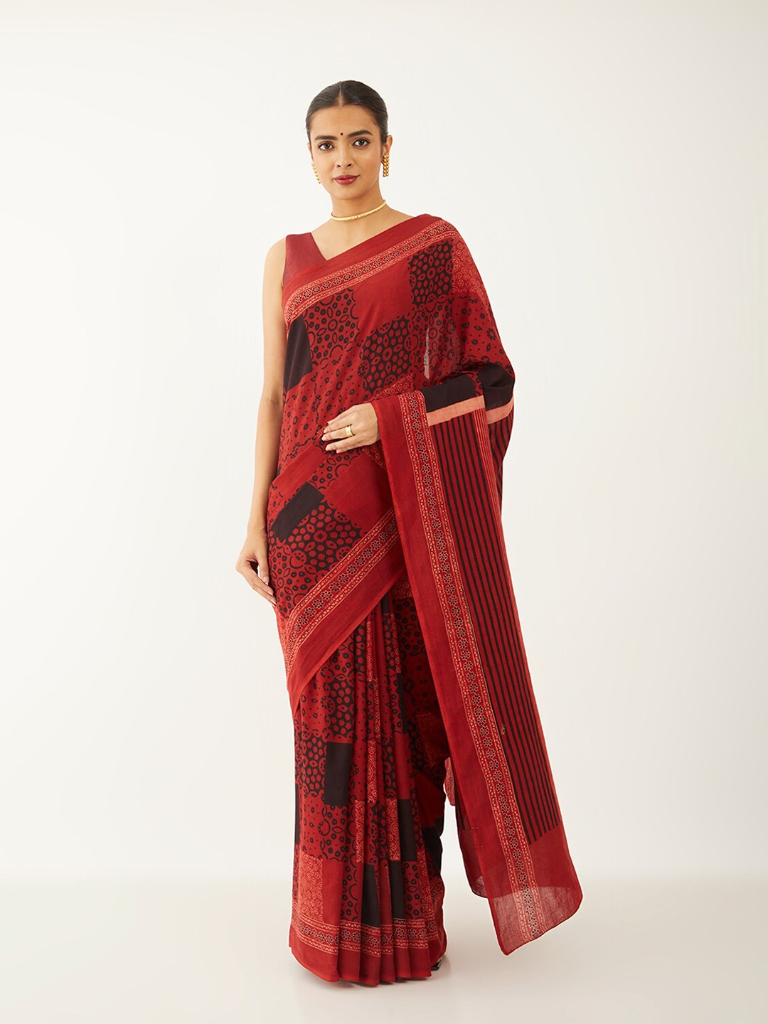 

Taneira Geometric Printed Pure Cotton Saree, Red