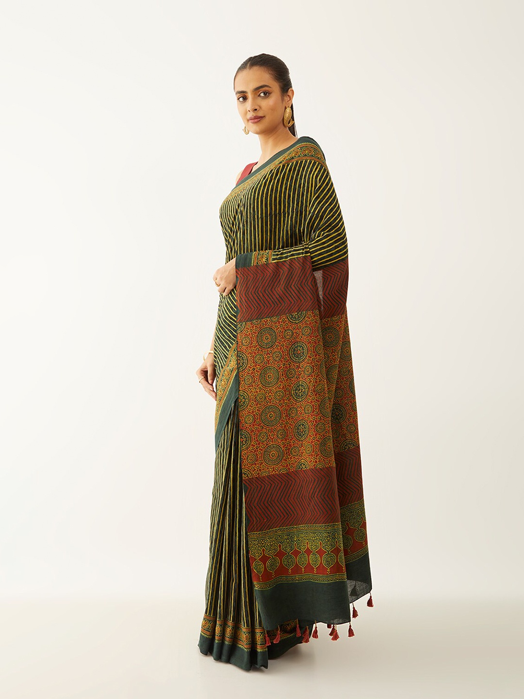 

Taneira Striped Pure Cotton Block Print Saree, Green