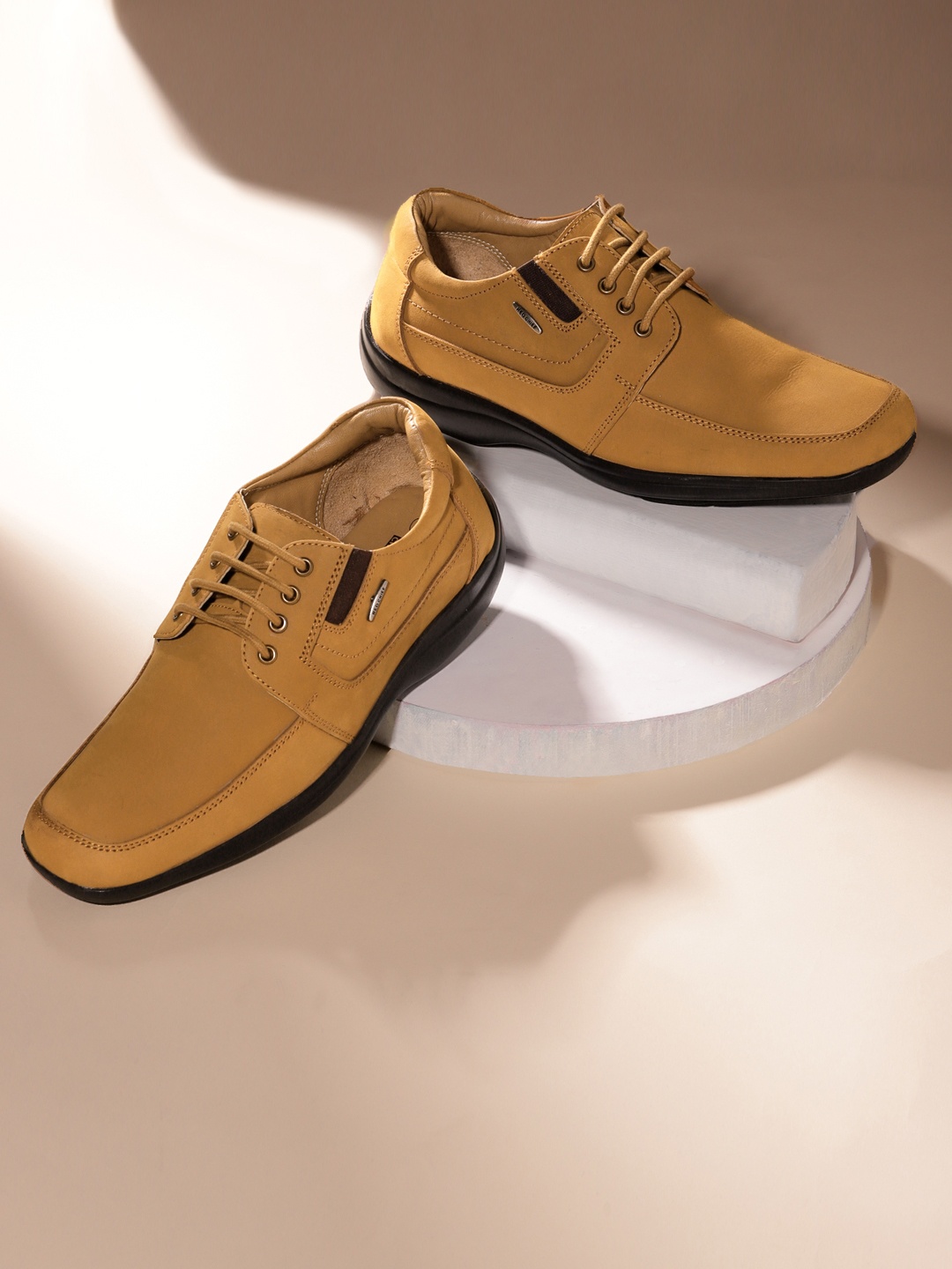 

Red Chief Men Leather Lightweight Comfort And Flexible Formal Derbys, Tan