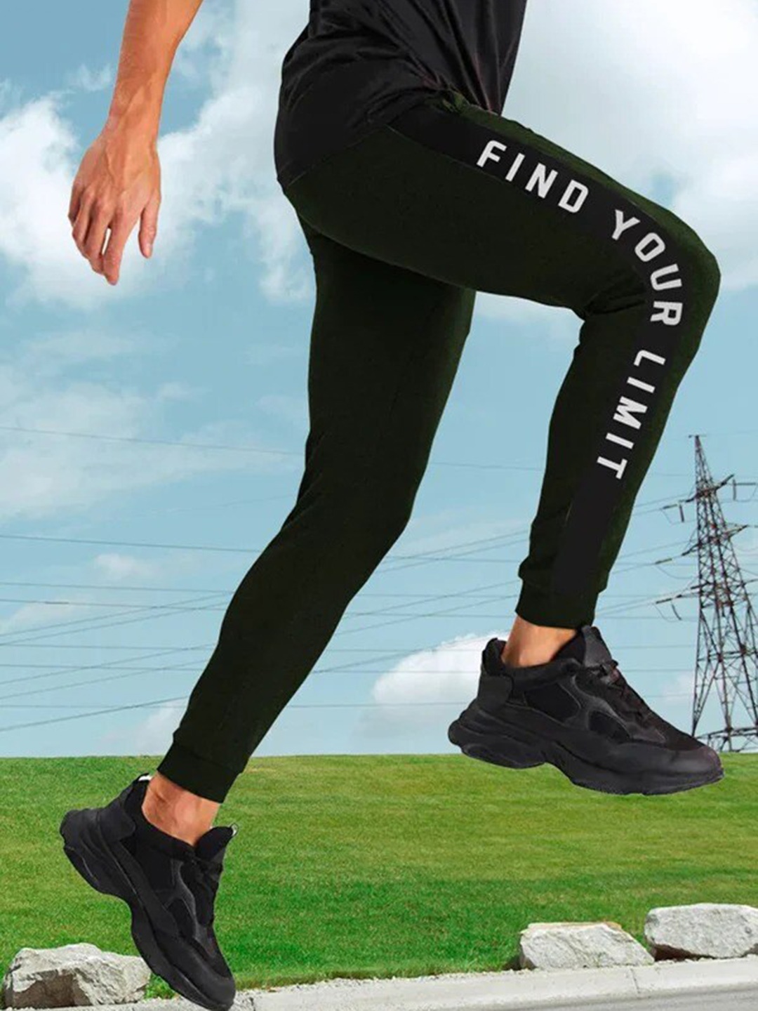 

TRIPR ORIGINALS Men Typography Printed Mid-Rise Cotton Joggers, Black
