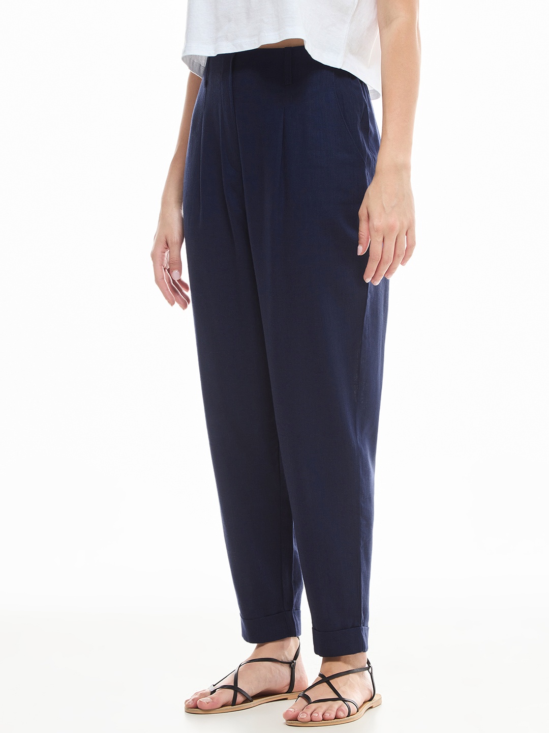 

TERRANOVA Women Carrot Fit High-Rise Pleated Trousers, Navy blue