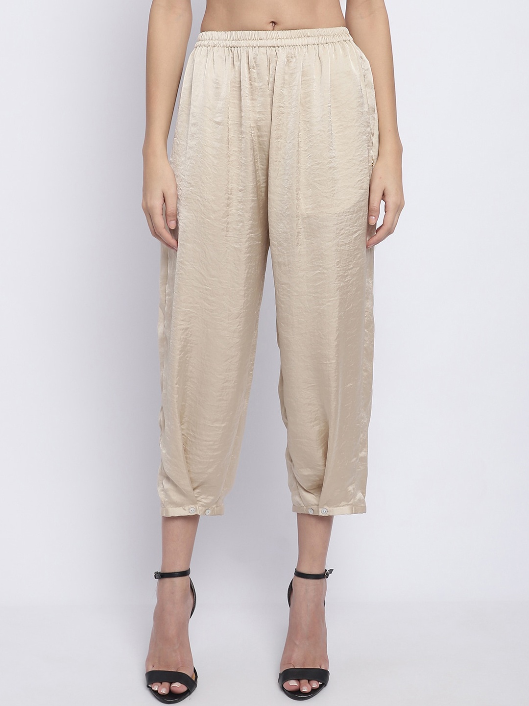 

CHIQUE Women Pleated Plain Trousers, Gold