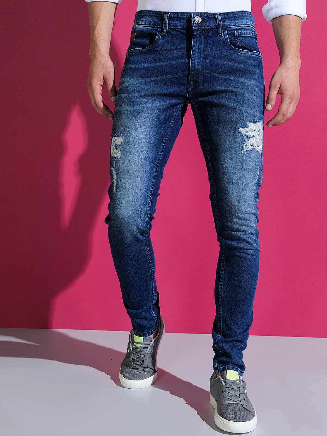 

WROGN Men Slim Fit Mildly Distressed Heavy Fade Stretchable Jeans, Blue